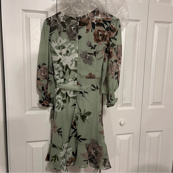 Faux wrap ruffle dress - Picture 2 of 6